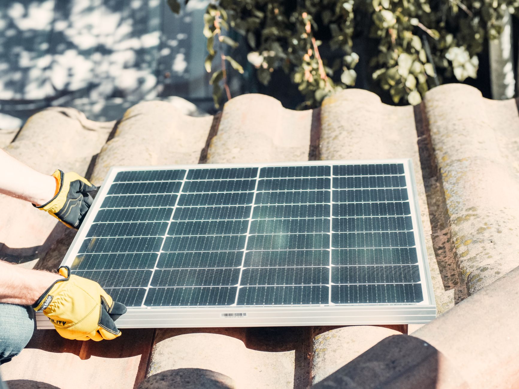 Installateur panneaux solaires équipe à Saint-Laurent-du-Maroni